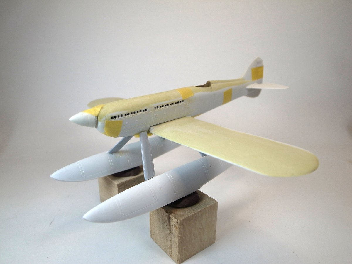 ModelerNaniwa's tweet photo. #mc72 #SMER #TOYラジ #スケモ祭り
スケモ祭り目指して水上機で世界最速という浪漫溢れるM.C.72に手を出しています。合いが悪くちゃんと組める気がしなかったので支柱作り直しました。フロートにはでかいオモリいれてますので意外と安定してくれます。とりあえずカタチになってきた気がします♪ https://t.co/qTYbH8V3s6