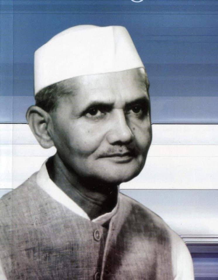 RaipurAipc's tweet photo. जय जवान जय किसान
सत्य अहिंसा के पुजारी। 
 
लालबहादुर शास्त्री जी को कोटी कोटी नमन। https://t.co/sBwXx5yw0p