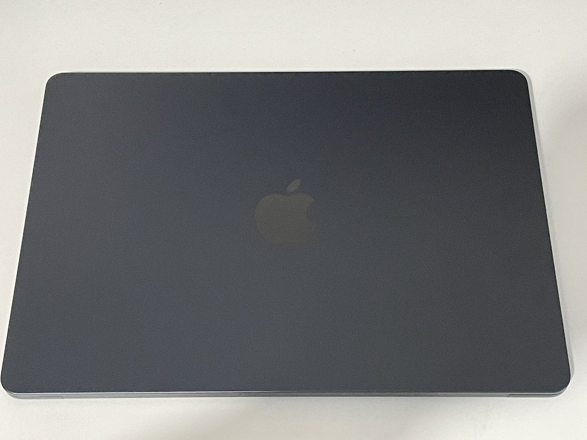 M2 MacBook Air 到着！

黒いMacBookカッコいい！
明日からこれでバリバリ仕事します！