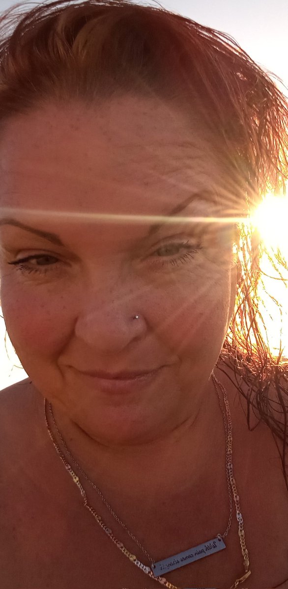 Timmons2Timmons's tweet photo. #stonerqueen💨👑 #glowup #sunrays #Healing  #NOFILTER https://t.co/iSgusyWQaH