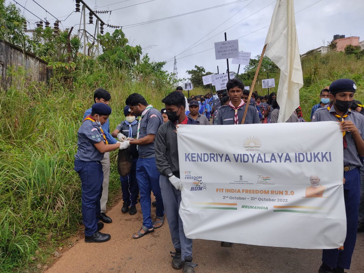 IdukkiKv's tweet photo. Glimpses from Swachchta Rally on the occasion of Gandhi Jayanti in KV Idukki
#GandhiJayanti #SwachhBharat2022 
@KVS_HQ
 @KVSROErnakulam https://t.co/UtQmz979mA