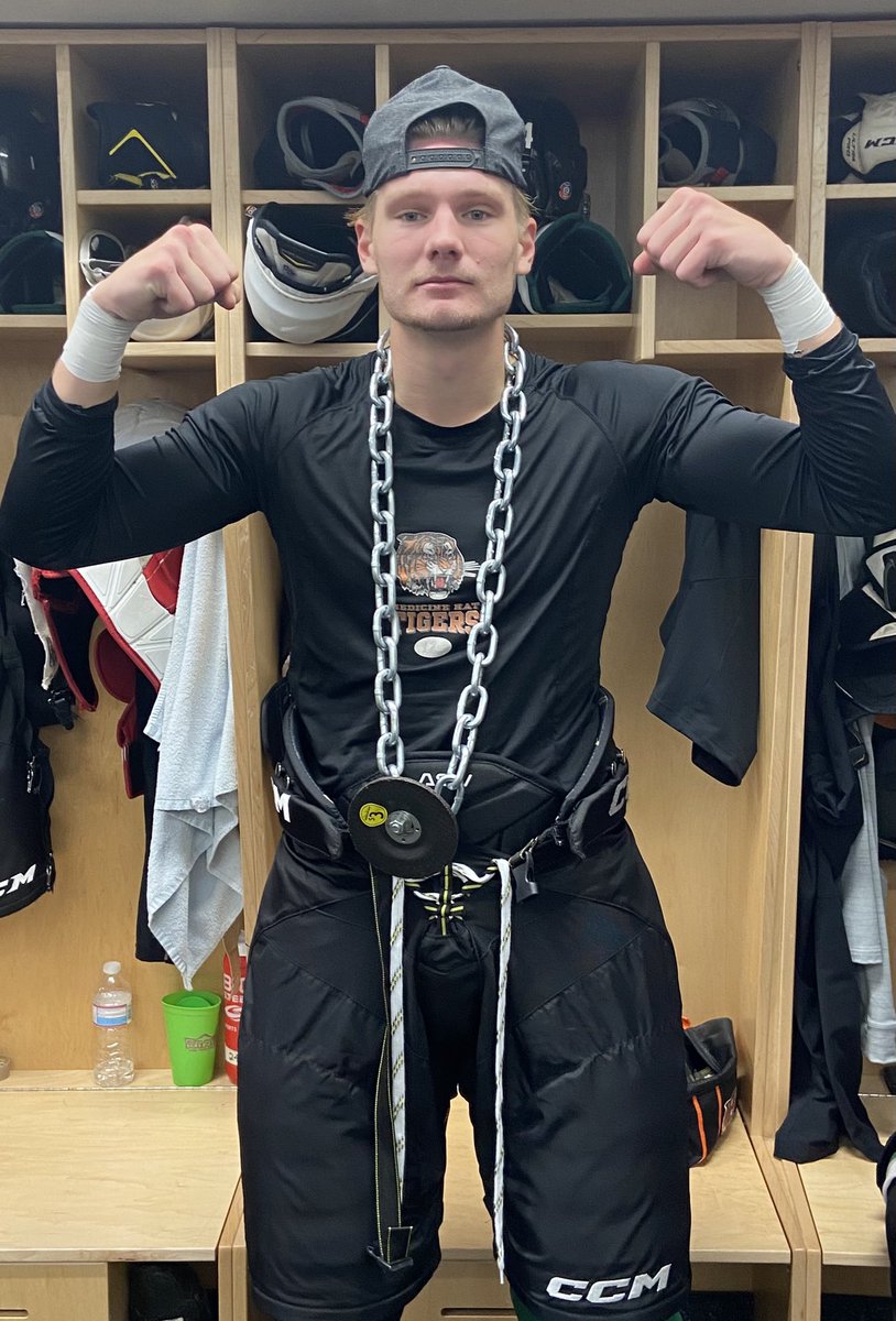 Kings Hockey ‘Grinders of the Game’, Jake Wozney and Parker Gavlas, combine for multi-point games to lead the team to Ws over SAIT and Concordia. #stepbrothers