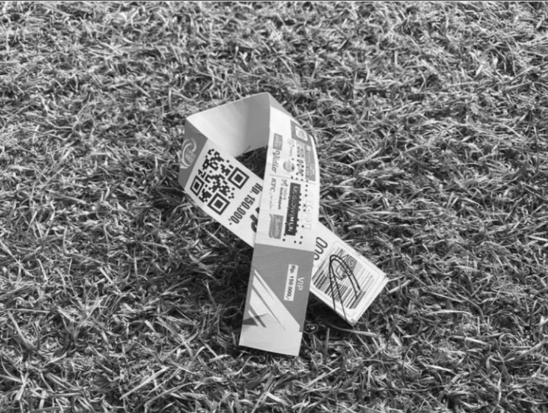 Josbusss08's tweet photo. Saya suka Sepakbola tapi jika harus seperti ini, lebih baik tidak ada Sepakbola di Indonesia. Tidak ada yang bisa menggantikan Nyawa manusia !
#PrayForKanjuruhan https://t.co/MVpH7bJyHe