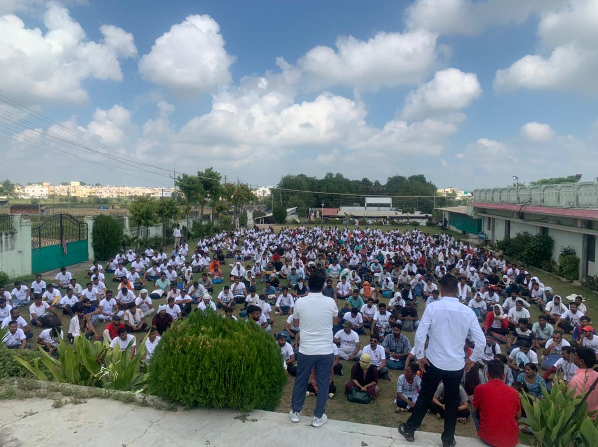 गुजरात पालनपुर से युवा बेरोजगारों की मांगों को लेकर राजस्थान कांग्रेस सरकार के विरोध में पालनपुर गुजरात से दांडी यात्रा 12:15 बजे  अहमदाबाद कांग्रेस कार्यालय के लिए रवाना होगी ll
धीरे-धीरे युवाओं की भीड़ की संख्या बढ़ती जा रही है 
<a href="/INCIndia/">Congress</a> <a href="/INCRajasthan/">Rajasthan PCC</a> <a href="/RajCMO/">CMO Rajasthan</a>