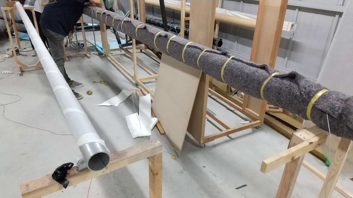 TeamAIOLIA's tweet image. 巻きながら焼いてる