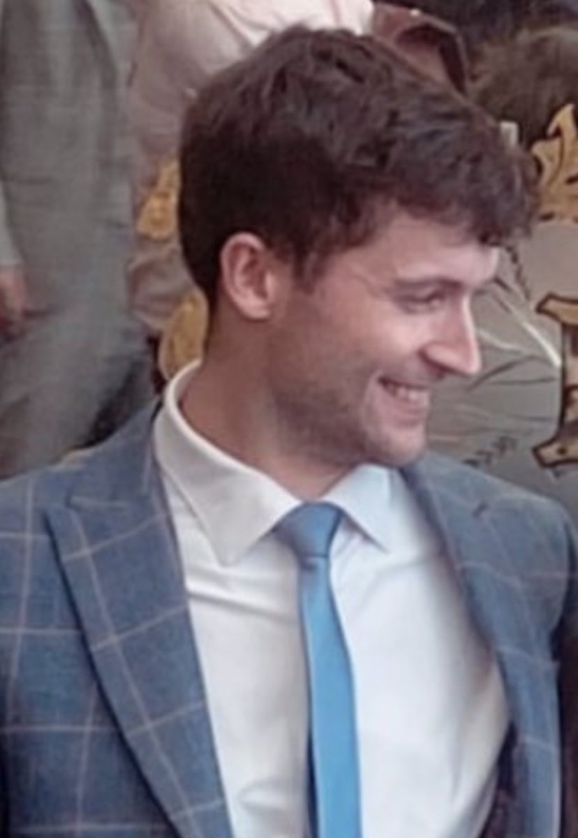 mattdailyposts's tweet photo. the way matt looks at his wife🥺 https://t.co/Z9JepHqQGi