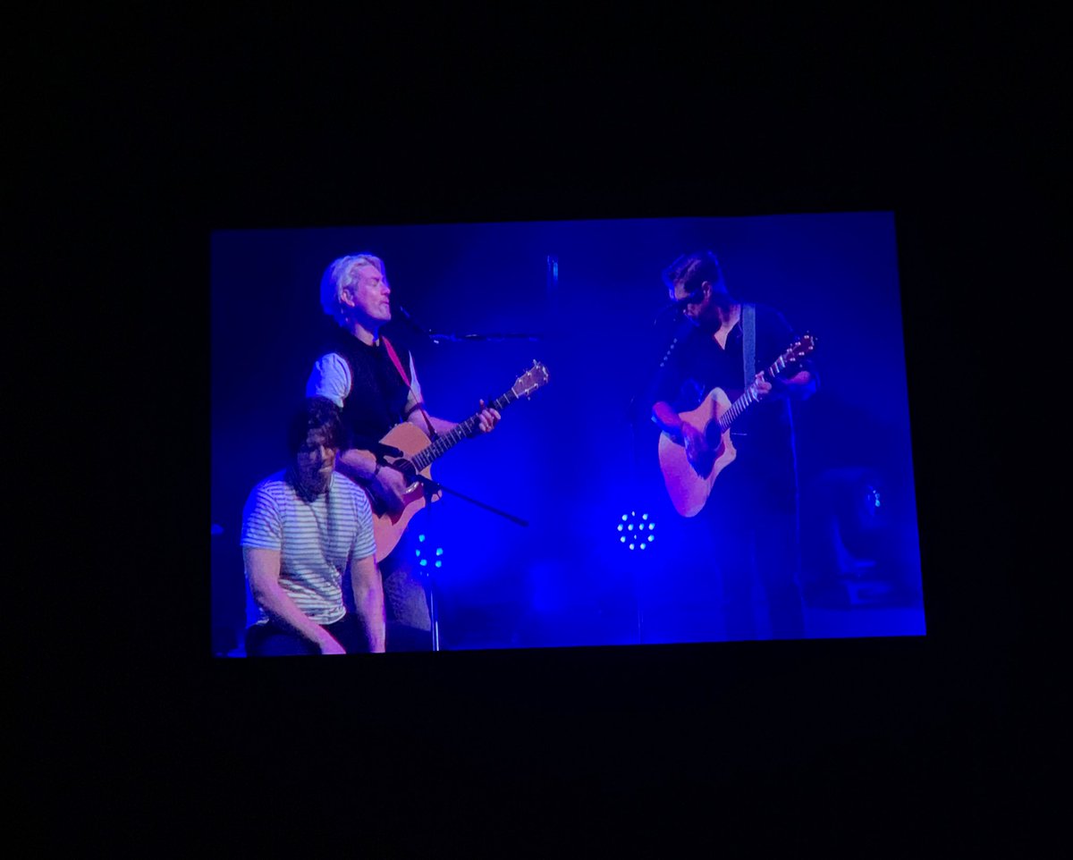 pppprizzo's tweet photo. Vengo de ver a Hanson en vivo y mi corazón está muy muy contento. Que bonita banda, que bonitos recuerdos, gracias vida. 🖤 @hansonmusic #Hanson 🥰 https://t.co/uyfMw2arXV