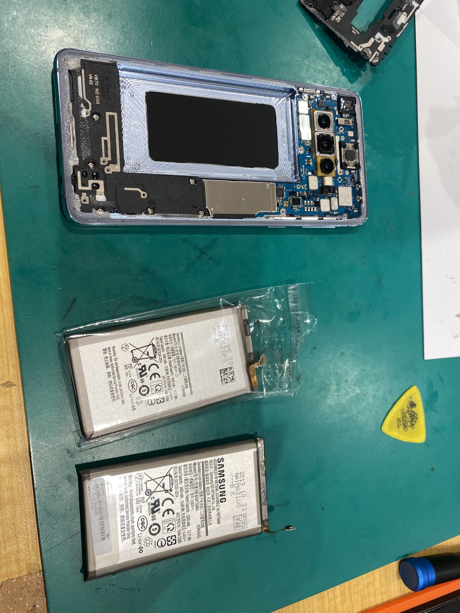 iphone01010101's tweet photo. 本日は、Galaxy S10のバッテリー交換を行いました。
作業時間は30分程、お値段は12900円（税込）です。
ﾊﾞｯﾃﾘｰ膨張でお悩みの方は、是非一度お越しください！
#丸井錦糸町店　#スマホ修理工房　#Galaxy　#GalaxyS10 https://t.co/0xy0o1kOJq