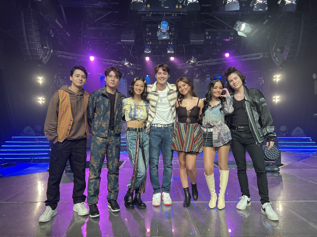 StarCinema's tweet photo. Team WISE x @TheJuans_BAND ✨

#TaraG this October 7 on @iwanttfc! 

#MagicalASAP https://t.co/BEZeklWvdI