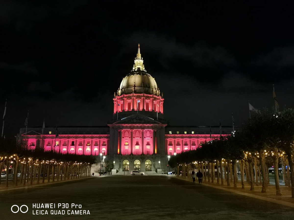 San Francisco City Hall lit red in celebration of China's National Day. Thanks to @SFMayorsOffice.