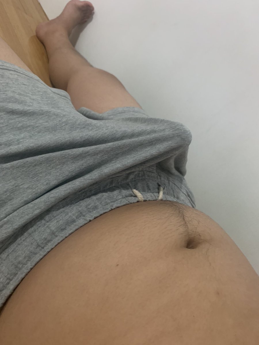 DadyDuy's tweet photo. trời mưa ước j có ai nằm cạnh bên nhỉ https://t.co/dfBTRmxxF1