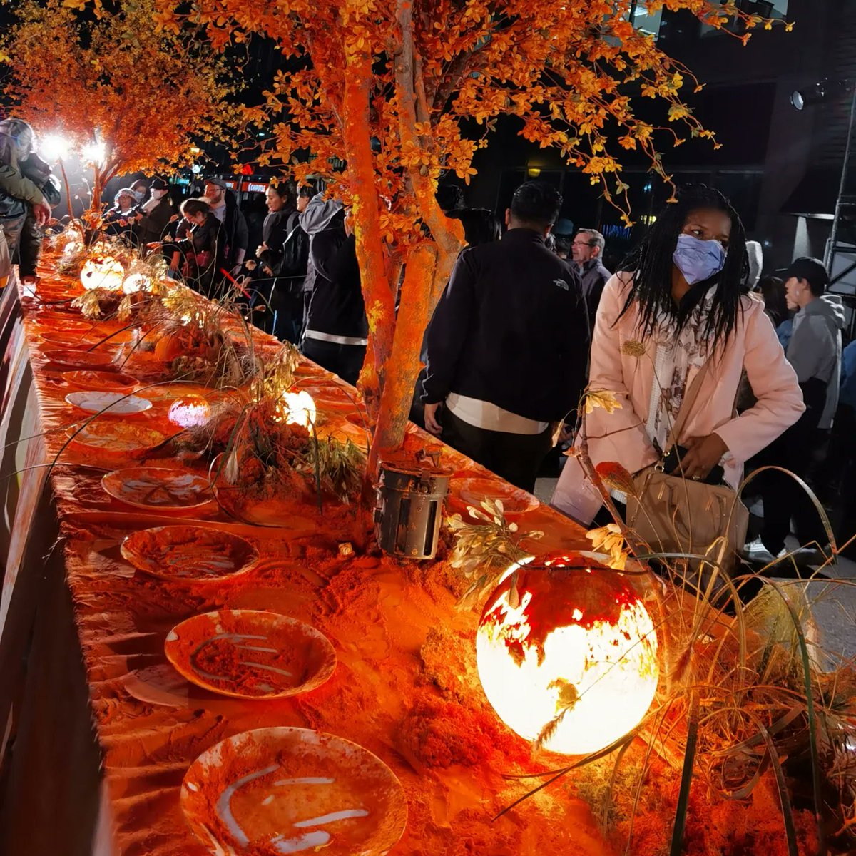 MoVernie's tweet photo. Nuit Blanche 2022 is back & it's still happening right now until 6:00 AM sunrise time!
#NuitBlanche2022 #nuitblanche #artsandculture #art #arts #artevent #culture #spacebetweenus #torontoarts #overnightart #outdoorfun @nuitblancheTO https://t.co/Wt7MwIxBHg