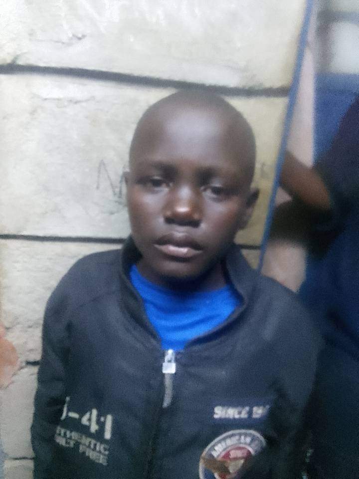 This Boy was left stranded by his Step Mother at Pipeline. He says he's from Busia. Father's name is Paul Wafula.
You can't just get rid of a child in this design! Let's Retweet untill we get the Parents

Eldoret Rachier Duale Rwanda Raila #RiggyG #MasonicMysteries |kinoti Mpesa