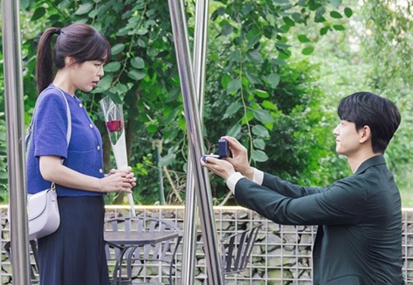 forleehana's tweet photo. [ARTICLE] 'Three Bold Siblings' Lim Juhwan, a bouquet + ring gift to Lee Hana... Proposal?

🔗: https://t.co/uqFDgSCR3c

#삼남매가용감하게 #이하나 #임주환 
#ThreeBoldSiblings #LeeHana #LimJuHwan https://t.co/lPAGeWHyAG