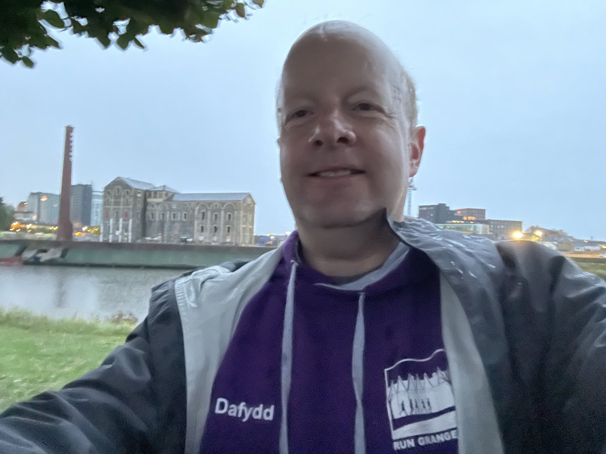 DafyddTrystan's tweet photo. Ready to roll for @CardiffHalf or volunteer with the #extramilers . Bach yn wlyb - see ypu at the finish! https://t.co/Vu8ALS3L5z