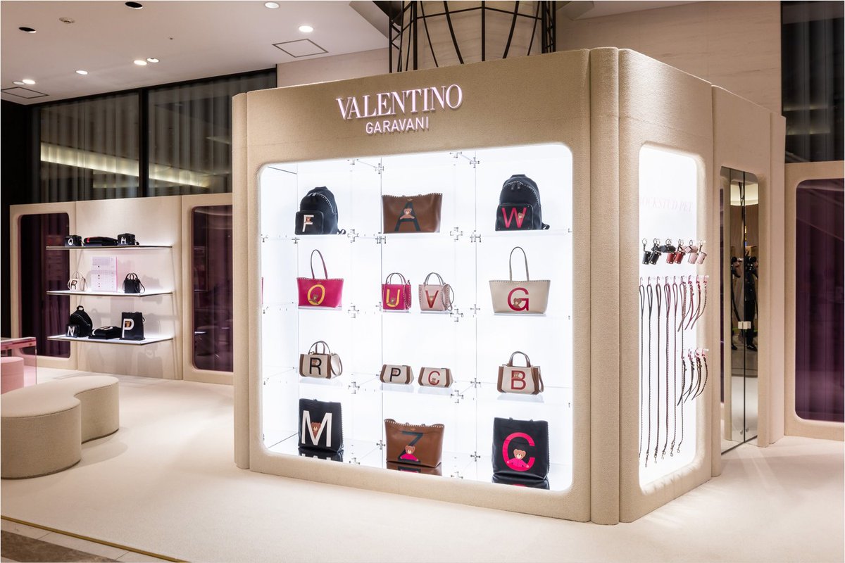 cppluxury's tweet photo. Valentino opens pop-up dedicated to pets accessories in Osaka at Hankyu Umeda

https://t.co/uc57wrGzG5 

#Valentino #MaisonValentino #RockstudPet #PetAccessories #accessories #luxury #luxuryaccessories #Osaka #newopening @MaisonValentino https://t.co/oOZtVKxYwO