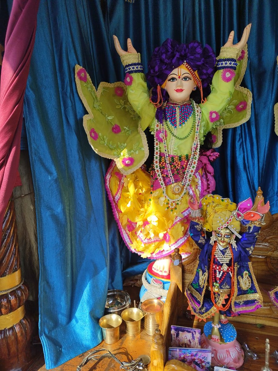 PadayatraW's tweet photo. Today's Beautiful Darshan Sri Sri Nitai Gaurasundara Maharashtra Padayatra. https://t.co/gEDnAapIXG