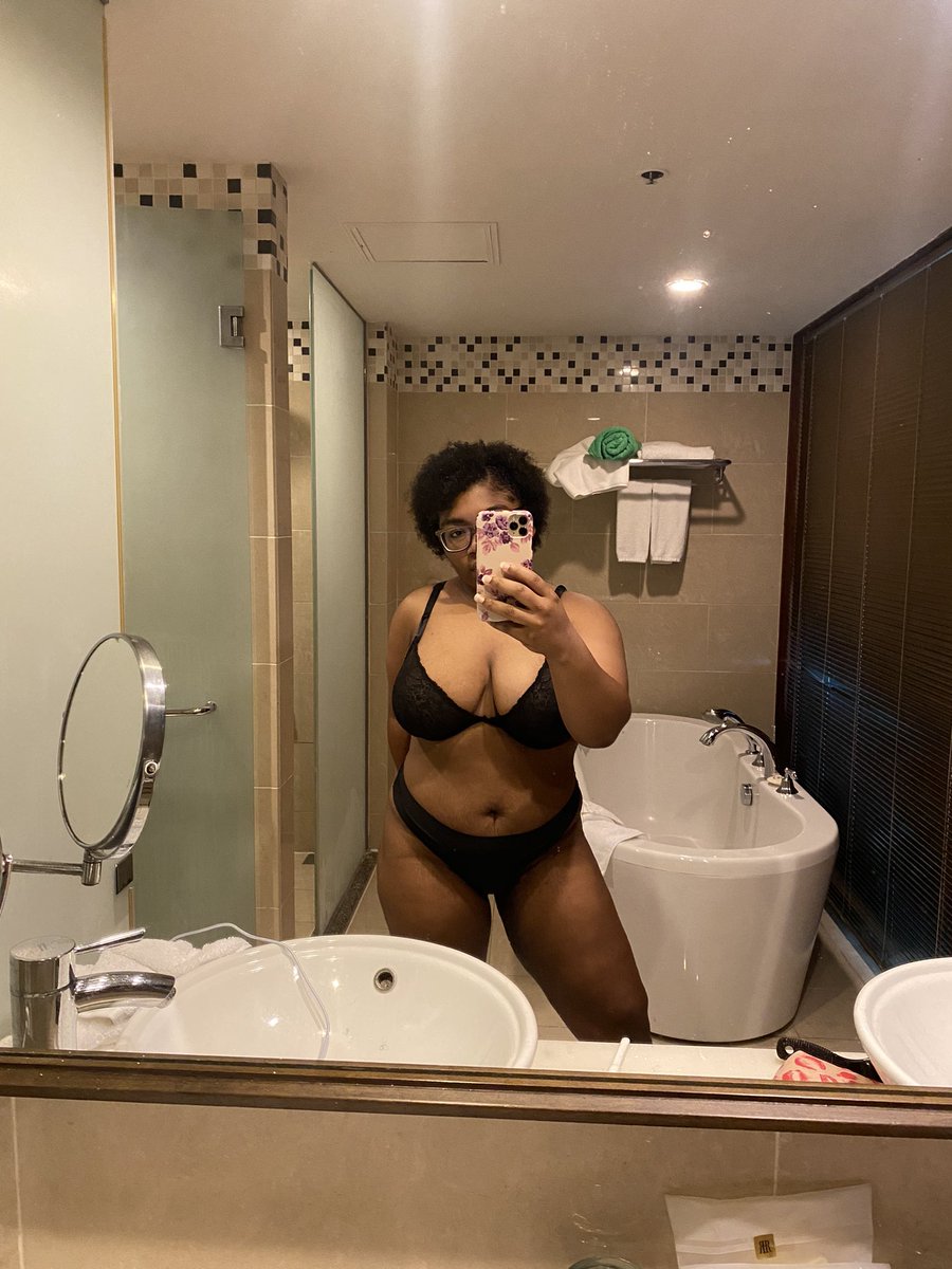RareRoseMari's tweet photo. I had so much fun this weekend 🍾🍃🌊 Thank you T for my sub-funded hotel stay ☺️ You really are my goodest boy😚 , even upgraded my suite to the one with the jacuzzi (because duh)

This is how you serve a Goddess. Lurkers take notes https://t.co/V38M1YKLA6