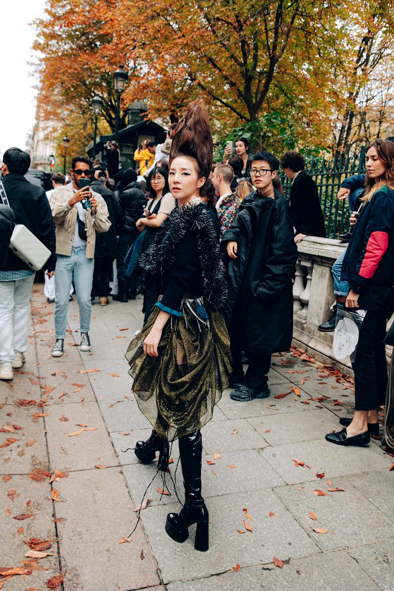 krungy21's tweet photo. #Dara #PFW #viviennewestwood photo by Jay Lim https://t.co/PtidrlUX4l