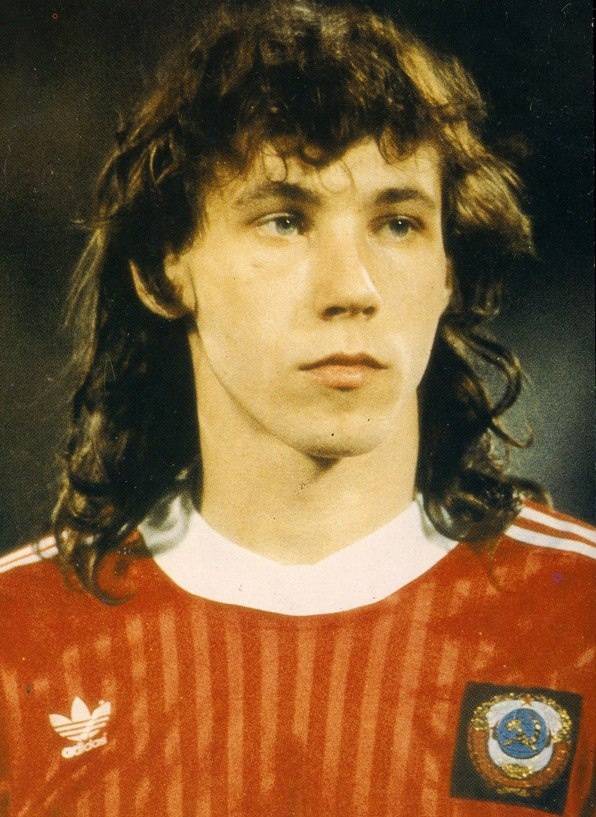 RarityFootball's tweet photo. Александр Мостовой (сборная СССР). 1990 год. https://t.co/494n5cUqPV