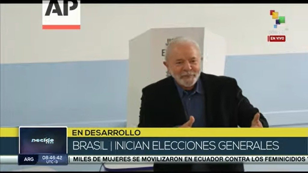 #BrasilDecide | <a href="/LulaOficial/">Lula</a> es el primer candidato en ejercer su voto → bit.ly/teleSUR