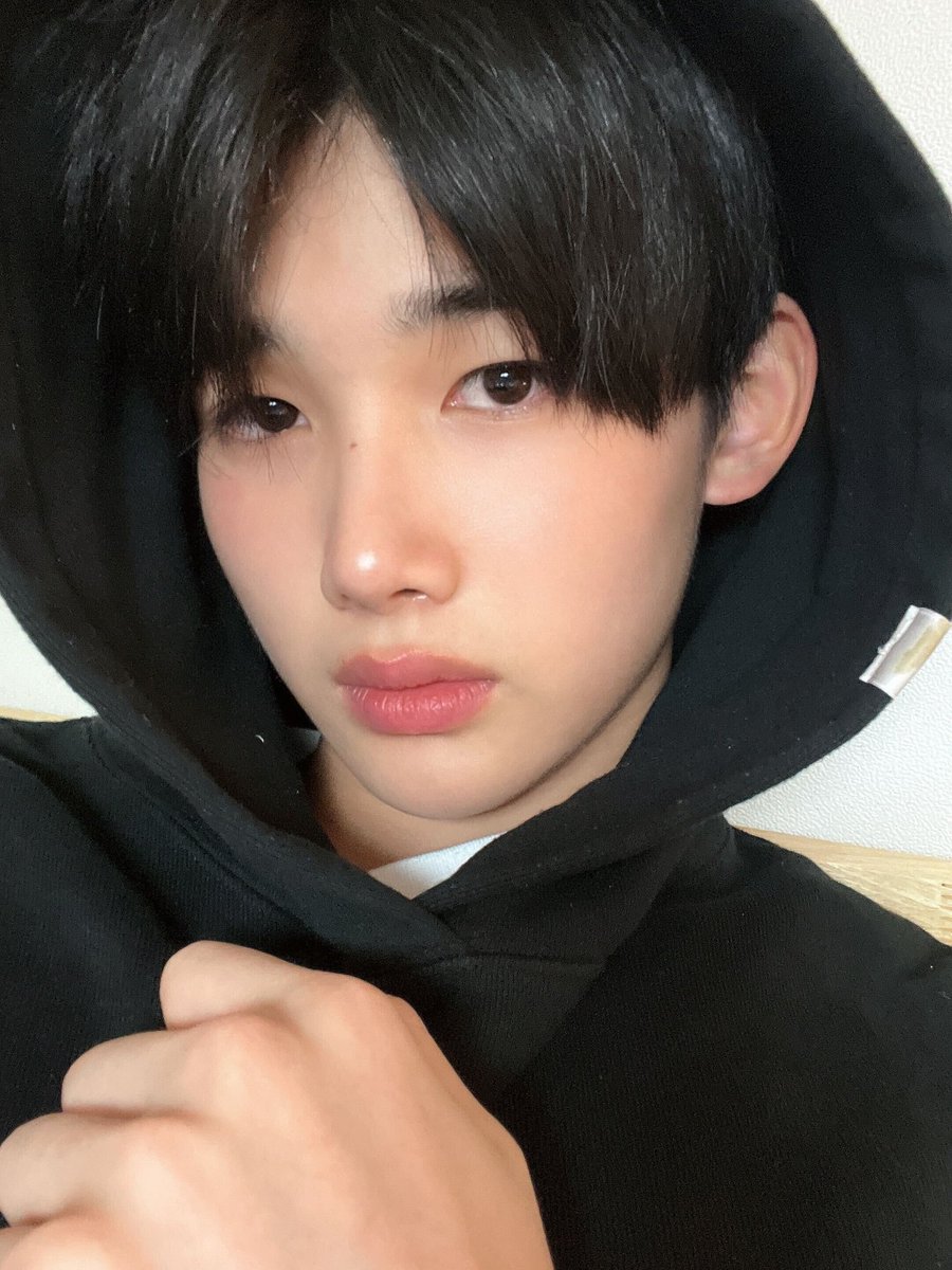 _feveriki_'s tweet photo. He's so cute:((( https://t.co/NK4ogGEEA1