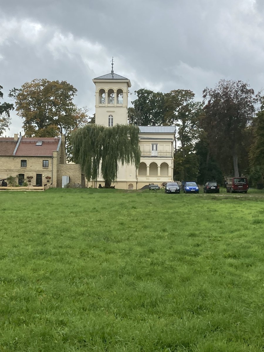olaferfurt's tweet photo. Heute Schloss #Paretz bei #Ketzin besucht, tolles Kleinod und herzliche Museumsführer, was für schöner Sonntag @AHildebrandt70 @Michael_Jahn_GB https://t.co/b9urPnXCxE