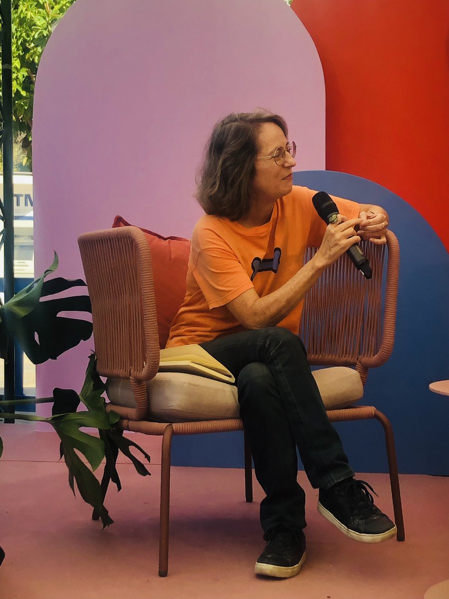 margpuig's tweet photo. Adoro a Marta Sanz. Todo lo que escribe, dice, da en algún blanco en mí. Hoy en el Festival de Literatura Expandida reclama la visibilidad de las escritoras a partir de determinada edad y se llama a sí misma “superviviente”. @ratacorner #FLEM22 https://t.co/suw4eUL4Ai
