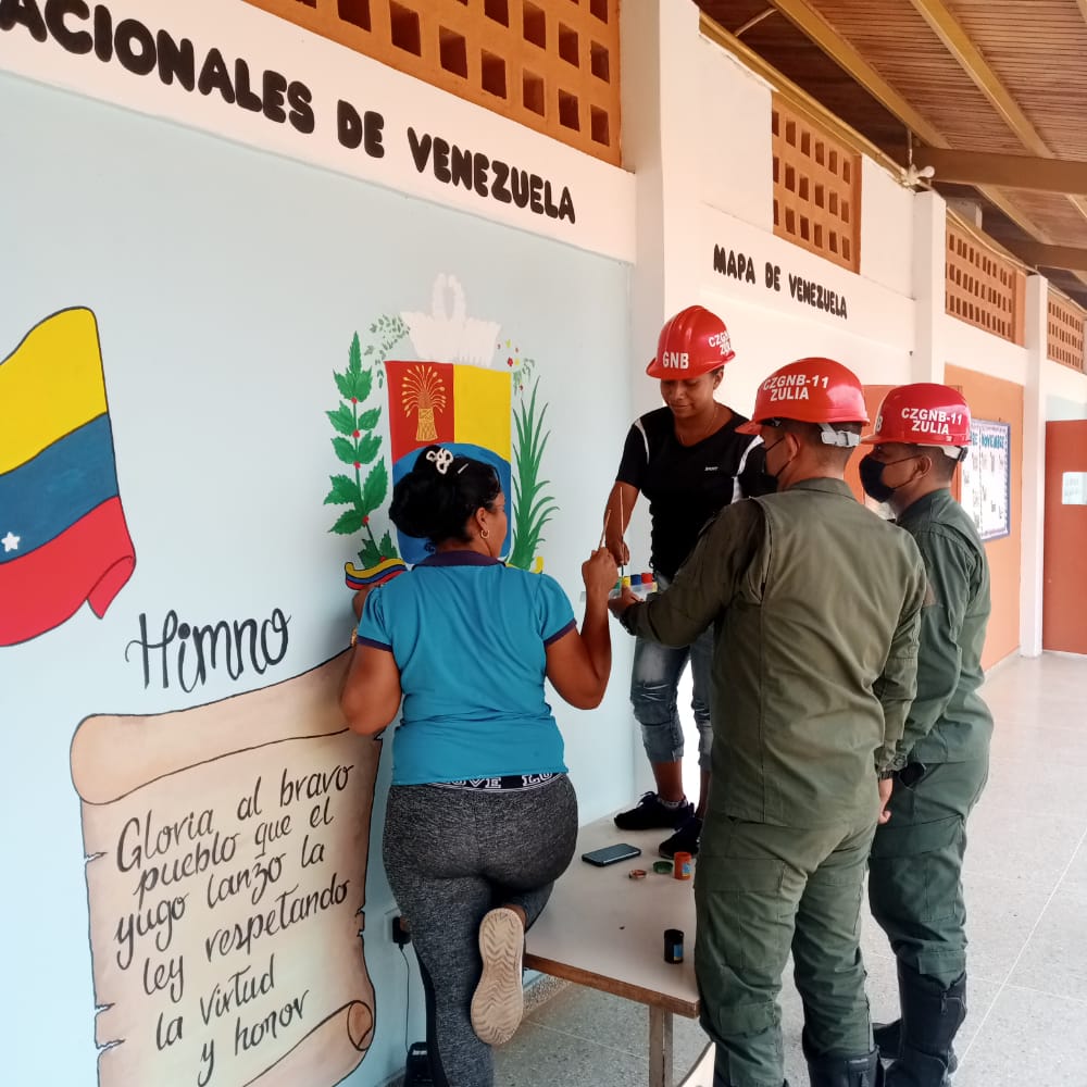 CmdteMotorizado's tweet photo. BRICOMILES en acción, en pro del buen regreso a clases de nuestros semilleros. 
#2Oct https://t.co/wCA4fajWKx