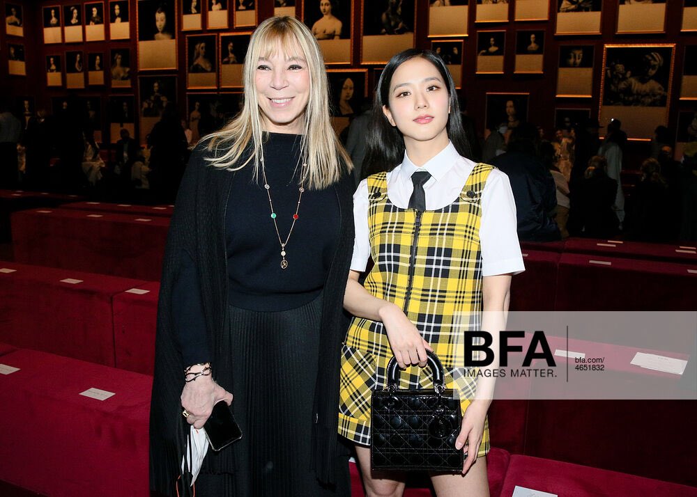 kimjs_Love's tweet photo. I just know that Cartier was crying, screaming and throwing up when the photos of Jisoo and Dior's jewelry creative director came out https://t.co/tMknPMZ8Na