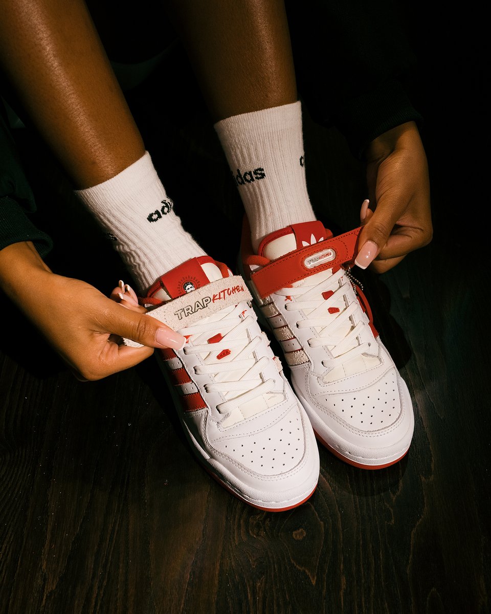 Footpatrol_ldn's tweet photo. Serving up nothing but delights, the Trap Kitchen x adidas Forum Low is ready to order online now... Grab a closer look here https://t.co/tigvIEdqd3

#Footpatrol #TEAMFP #adidas #adidasOriginals #adidasForum #TrapKitchen https://t.co/AusnYAYmtM