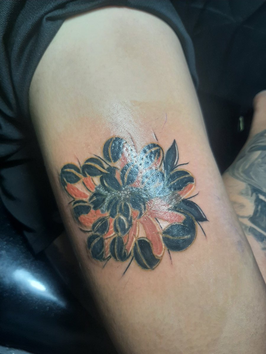 Augustussai's tweet photo. Inktober is here!

Ipa-tattoo mo na yang matagal ng nakasave na design dyan sa gallery mo. DM me for inquiries and bookings! https://t.co/49BQr29n5u
