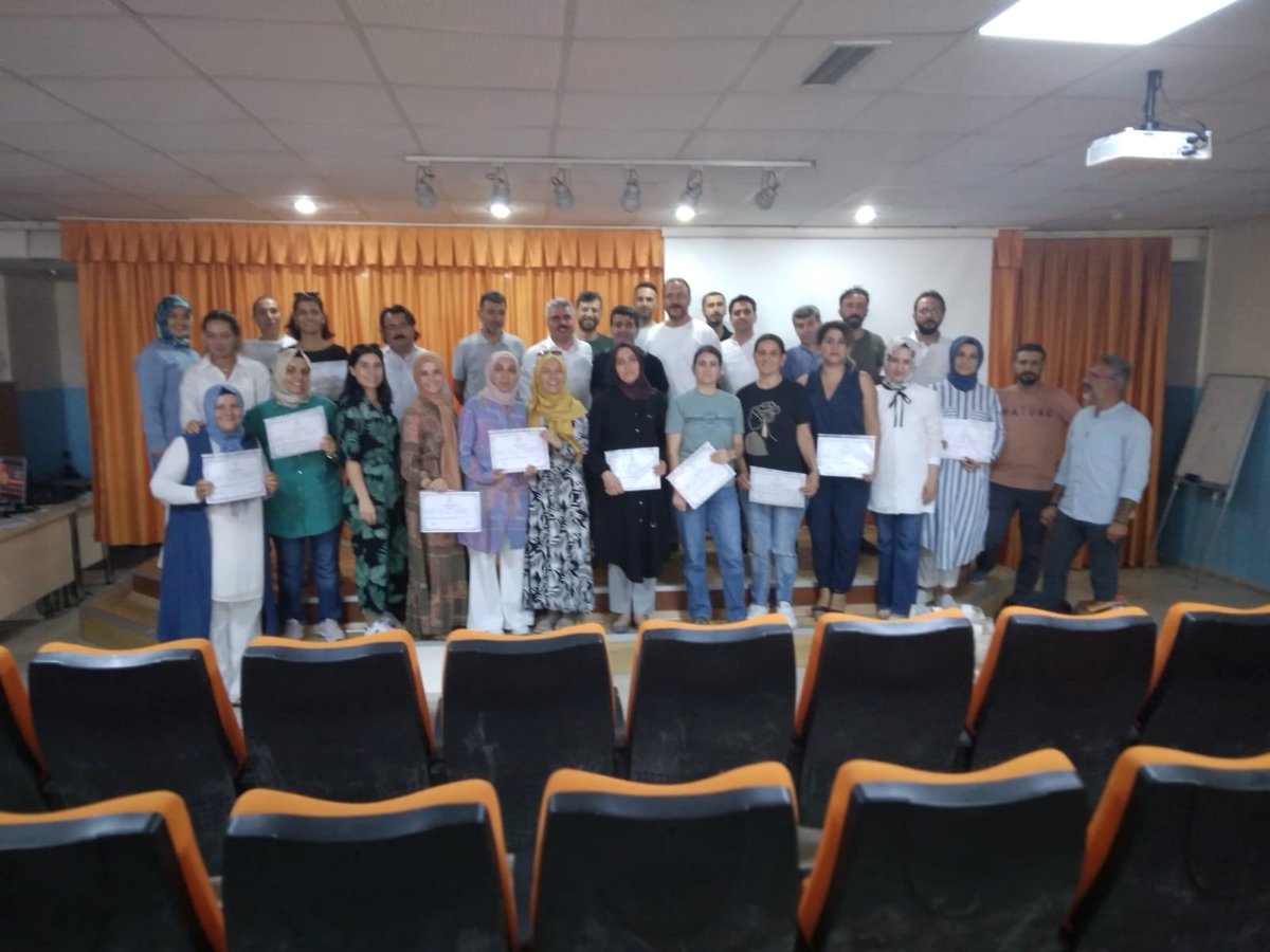 Hayat Boyu Öğrenme Genel Müdürlüğünce yürütülen #aileokulu projesi kapsamında, eğitici eğitimlerimize devam ederken diğer bir yandan da veli eğitimlerimize devam ediyoruz. Velilerimizi en yakın Halk Eğitim Merkezine bekliyoruz
<a href="/tcmeb/">Millî Eğitim Bakanlığı</a> <a href="/mebhbogm/">MEB Hayat Boyu Öğrenme Genel Müdürlüğü</a> <a href="/MalatyaMem/">MALATYA İL MİLLİ EĞİTİM MÜDÜRLÜĞÜ</a> <a href="/MEBAileOkulu/">MEB Aile Okulu</a> <a href="/mavsar71/">M. Ali Avşar</a>