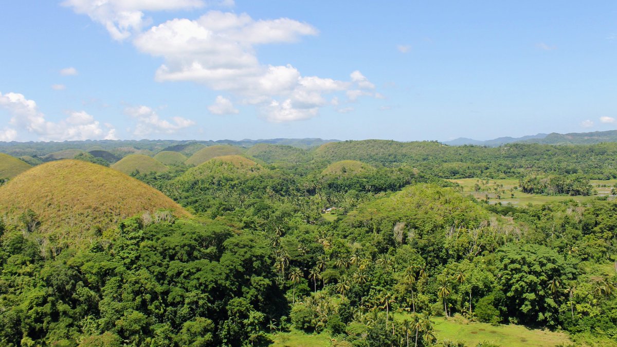 loknomoj's tweet photo. 🌏 Ĉokolado-montetoj, Filipinoj ( Cebue: Mga Bungtod sa Tsokolate, Tagaloge: Mga Tsokolateng Burol ) #Aziajlokoj #Filipinajlokoj | #Esperanto #loknomoj #lokoj https://t.co/cSk3MFJiX3