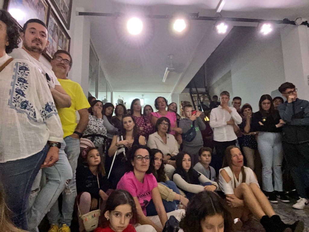 FallaCambro's tweet photo. En aquest mateix acte la comissió va fer una menció especial a Robert Cogollos qui va desitjar una ràpida i bona recuperació. 
Després vam sopar una boníssima caldereta i vam finalitzar la festa amb @DjSalaExp i @dj_bigotet
#falles2023
#VolemFalla ❤️‍🔥 https://t.co/8kGgso17lg