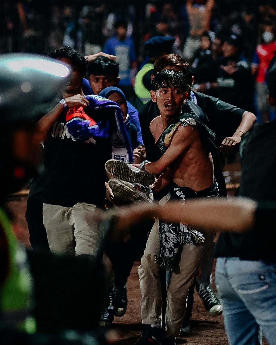 A reported 174 fans have died in a stadium crush in the aftermath of a fixture between Arema FC and Persebaya Surabaya in Indonesia.

This is a tragedy beyond any comprehension. Our thoughts go out to absolutely everyone affected by the devastating news. (1/2)