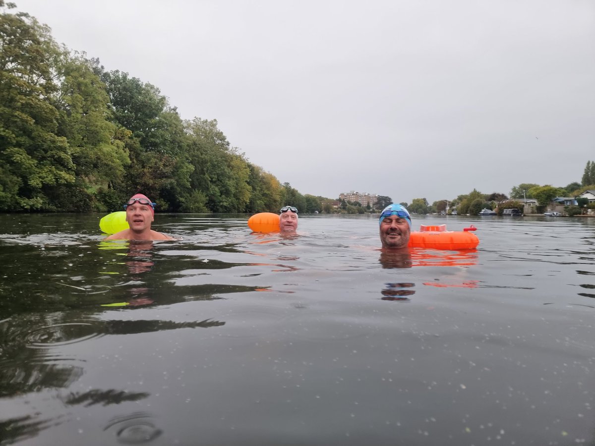 It's always fun to have celebrity visitors to 'my' part of the Thames. Here with International Ice Swimming Association founder @RamBarkai and <a href="/ozzbattler/">Nick Hungerford</a> in the rain this morning. I should have cleaned the selfie lens.
