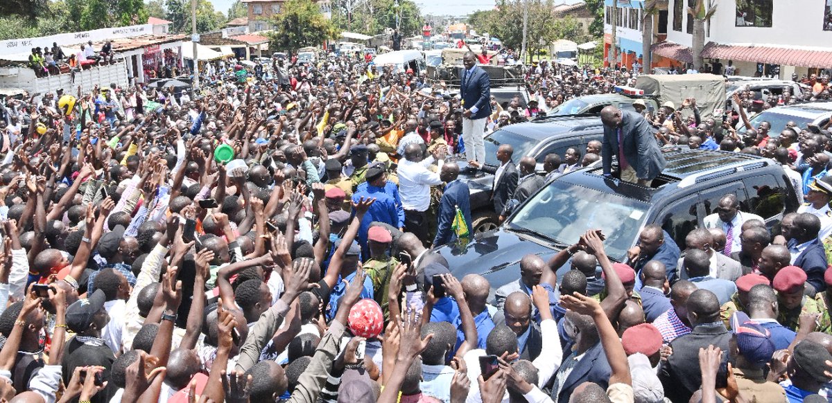 WilliamsRuto's tweet photo. No region will be discriminated in the process of transforming this country. This is my commitment. Thank you the people of Homa Bay for the warm reception. https://t.co/CoFMGzajoG