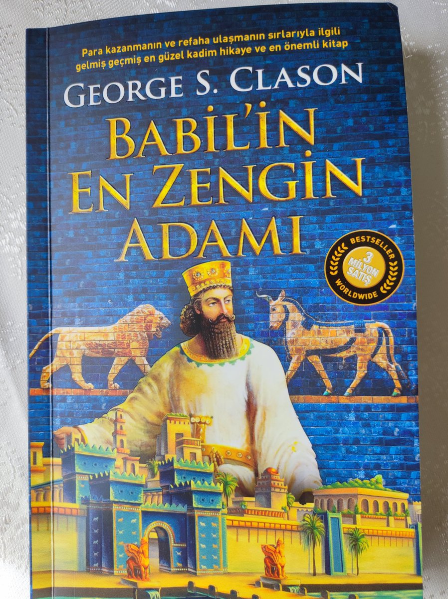 slhttnpolat's tweet photo. 💸💰Binlerce yıl önceki finansın ilkeleri, günümüzde de geçerliliğini koruyor. Finansal okuryazarlık yolunda son okuduğum kitap olan "Babil'in En Zengin Adamı"ndan zayıf bir cüzdana karşı yedi çare (💊) : 👇 https://t.co/4OAI412M6L