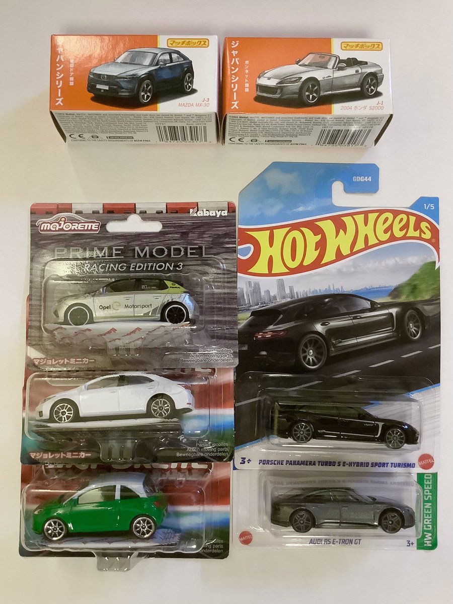 GarageMinicar's tweet photo. 久しぶりにトイザらスに行ってきました〜！
#��ットウィール はどちらも電気自動車です。
#マジョレット のアルティスはホワイトがいい感じに乗用車感出てます！アダムは緑と白のツートンカラーがオシャレです。
#マッチボックス は中が見えないのでエラー品じゃない事を願う🙏
開封は後日投稿します！ https://t.co/ppyQs4FJei