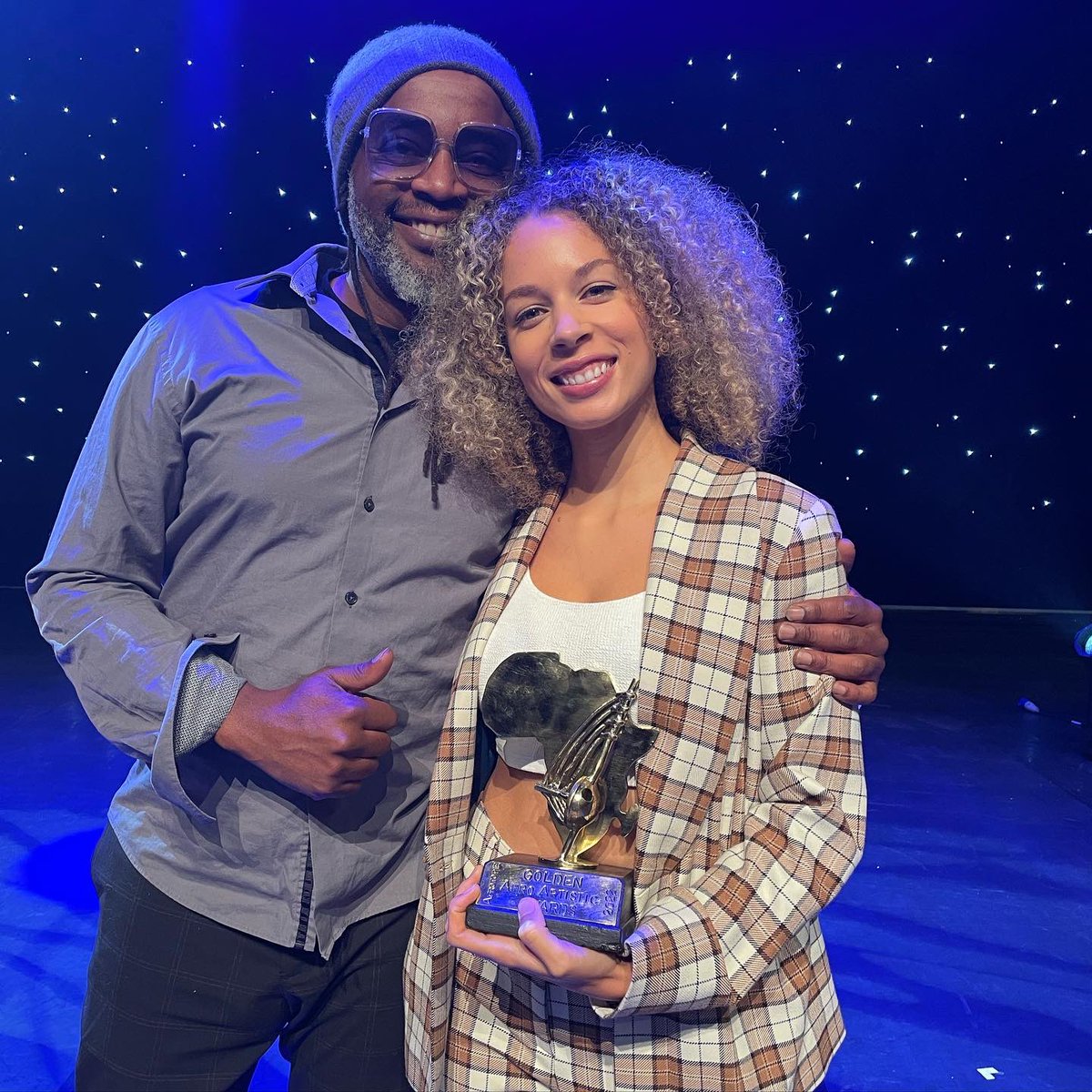 Merci aux Golden Afro Artistic Awards pour ce prix merveilleux qui me touche particulièrement tant il représente mes grands amours : l’Afrique et la Kora ! 

Je suis honorée d’être une enfant du 🌎 et de faire partie de cette belle diaspora remplie d’espoir et de 🫶🏽