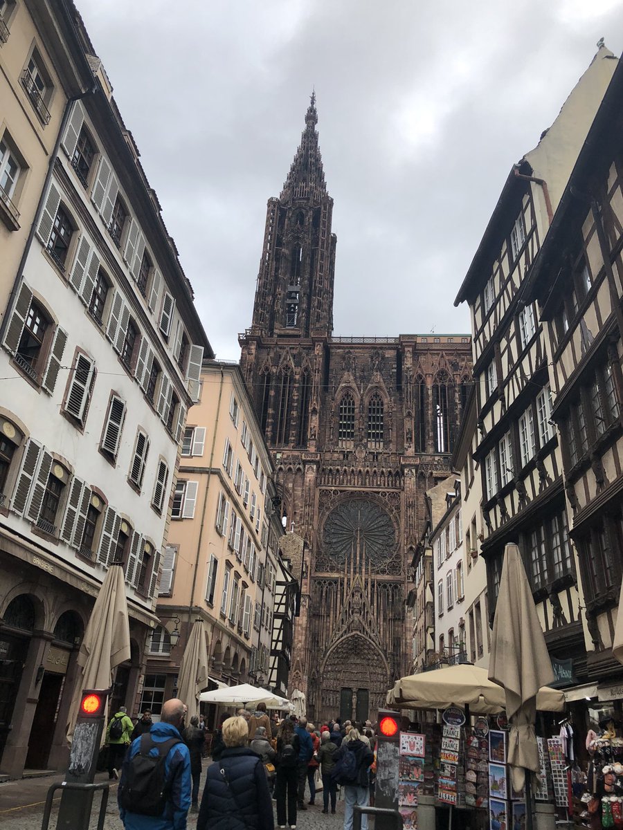 Très heureuse d’avoir participé à la #Strasbourgeoise !#OctobreRose2022. Nous avons la chance de pouvoir nous faire dépister : ne lâchons rien contre le #CancerDuSein !