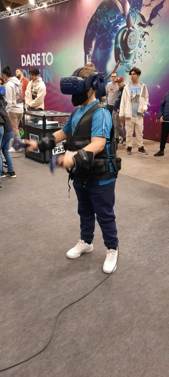 voorter's tweet photo. #riproken beatsaber op gameforce. Met gewichten simuleren hoe een roker het voelt om intensief te gamen. https://t.co/QEIHjvpEzQ