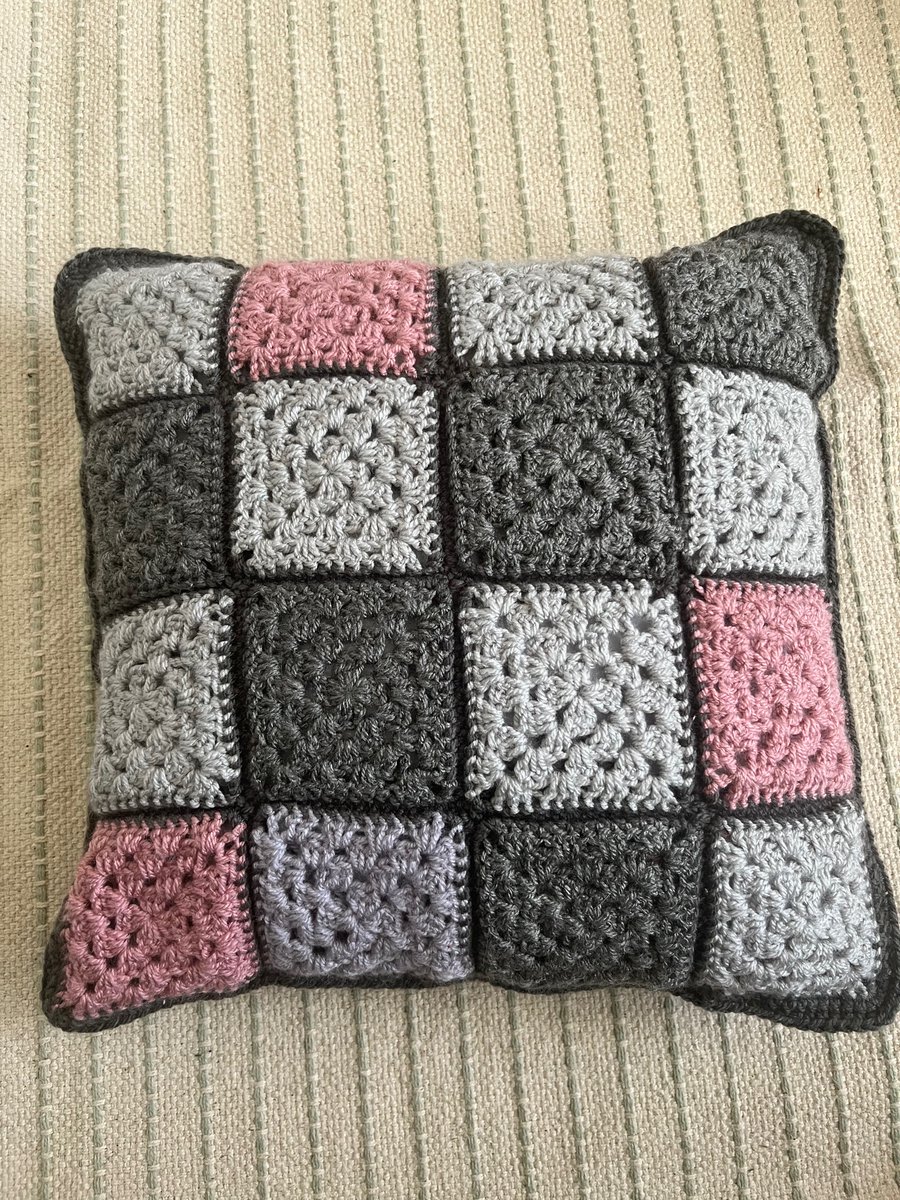 WestofKilburn's tweet photo. Snuggly cushion complete! #legalknittersoftwitter #alsocrochet https://t.co/cbF8Xd5Xwa