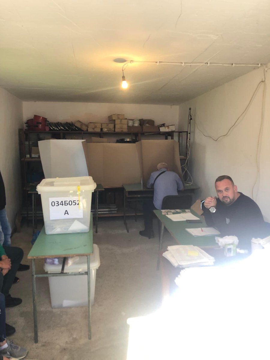 augussori's tweet photo. 🇧🇦 Elezioni Generali in Bosnia Erzegovina 🇧🇦
Giornata di osservazione elettorale #OSCE / #ODIHR nella zona rurale attorno alla città di Banja Luka, la capitale della Repubblica Serba di #Bosnia (una delle due distinte entità che compongono lo stato). 
#OSCEpa #ElectionDay #BIH https://t.co/tTiKJGbb8D