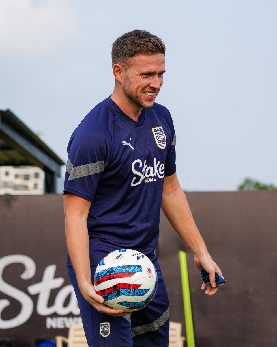MumbaiCityFC's tweet photo. เคฎเคเคกเคณเฅ, #GregAalaRe ๐๐
How excited are you to see Greg at the Mumbai Football Arena? ๐คฉ
#MumbaiCity #AamchiCity ๐ต https://t.co/usi8A8WkIH
