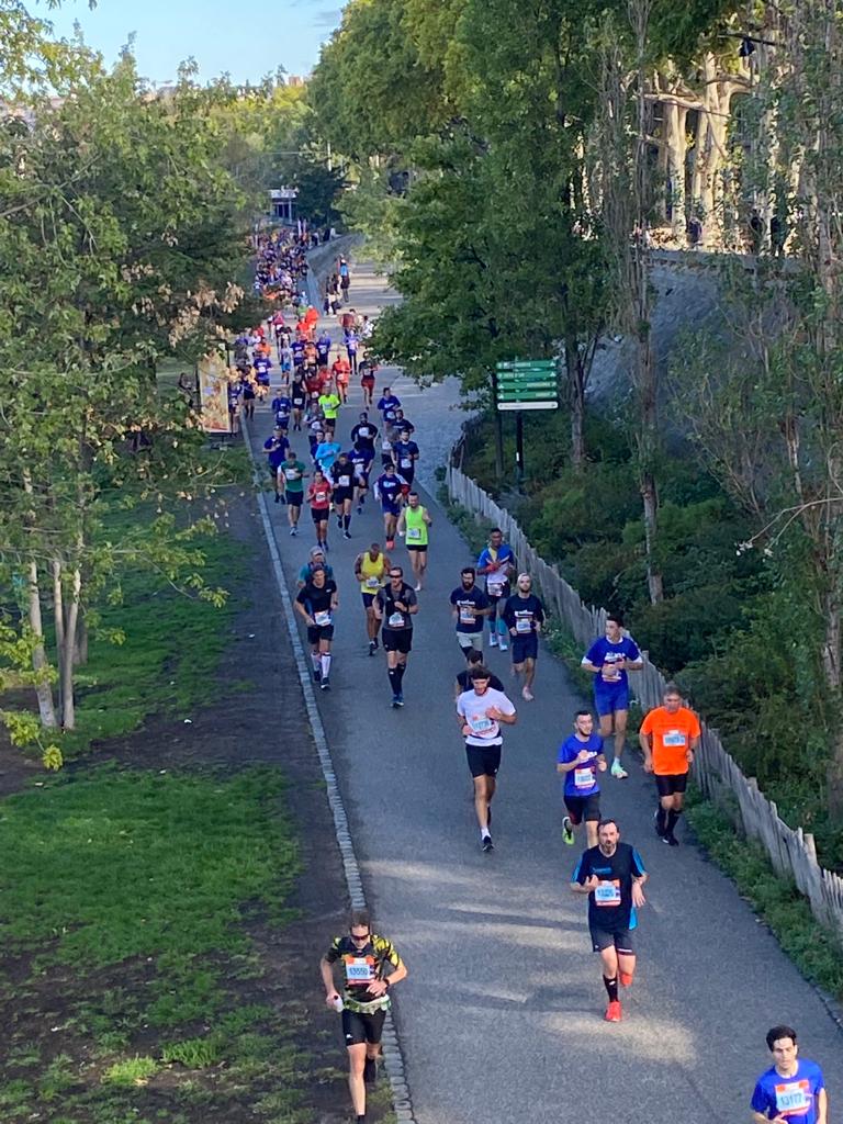 Un grand 🙏 à la Team <a href="/ConnectGares/">SNCF Gares & Connexions</a> d’être venue en force 💪pour courir sous nos couleurs au <a href="/RunIn/">ؘ</a> #Lyon ! 
C’est un moment de partage et de convivialité pour cette édition 2022 ! 
👏 à toutes les coureuses et coureurs #SNCF pour cette belle énergie déployée durant la course 🏃‍♀️!