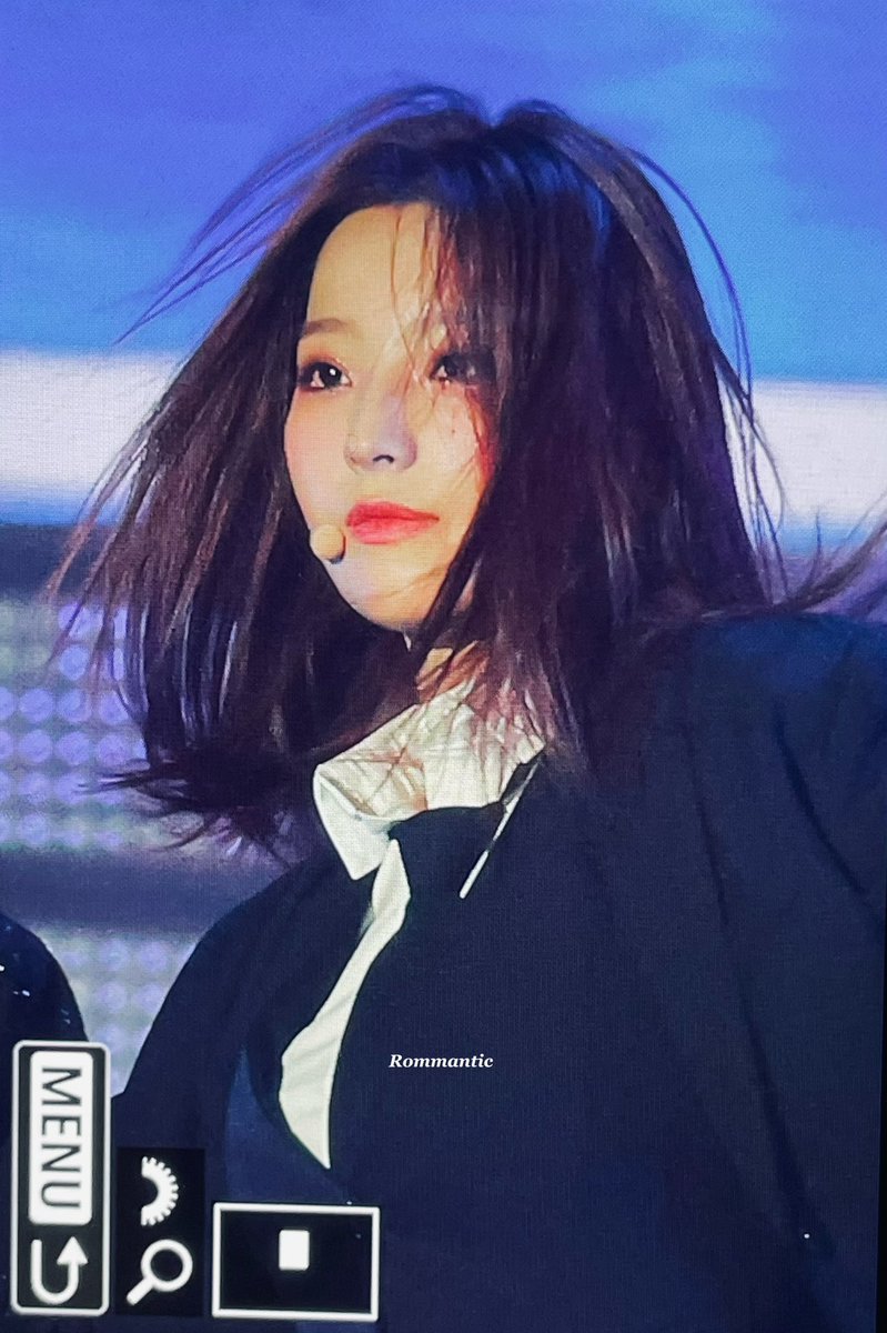 Rommantic0107's tweet photo. 221002 새롬 
#새롬 #이새롬 #Saerom
#프로미스나인 #FROMIS_9 https://t.co/47nsUzLjar