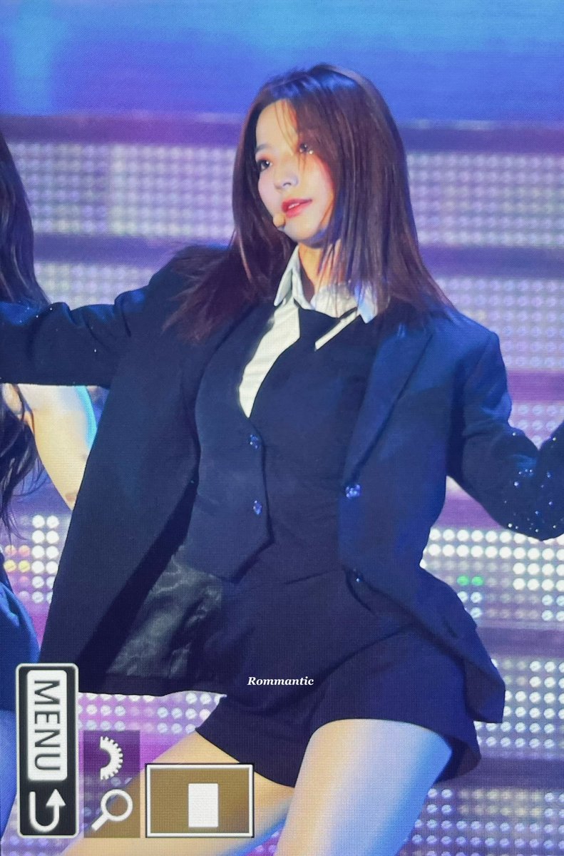 Rommantic0107's tweet photo. 221002 새롬 
#새롬 #이새롬 #Saerom
#프로미스나인 #FROMIS_9 https://t.co/47nsUzLjar
