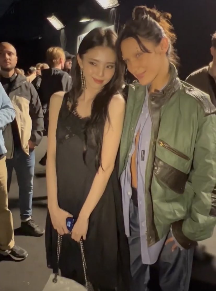 4hansohee's tweet photo. HAN SOHEE AND BELLA HADID https://t.co/ldEysu5Kdu